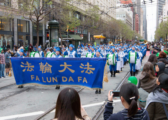 Image for article Сан-Франциско, США. Фалуньгун украсил парад в честь Дня святого Патрика