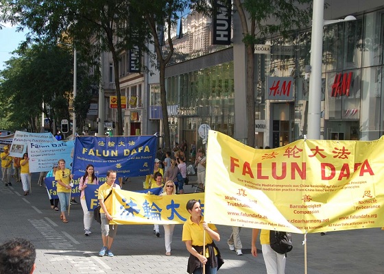 Image for article Вена, Австрия. Митинг и марш в знак протеста преследованию в Китае