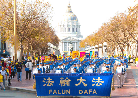 Image for article Четыре тысячи практикующих Фалуньгун прошли парадом по Сан-Франциско: «Это должны увидеть все»