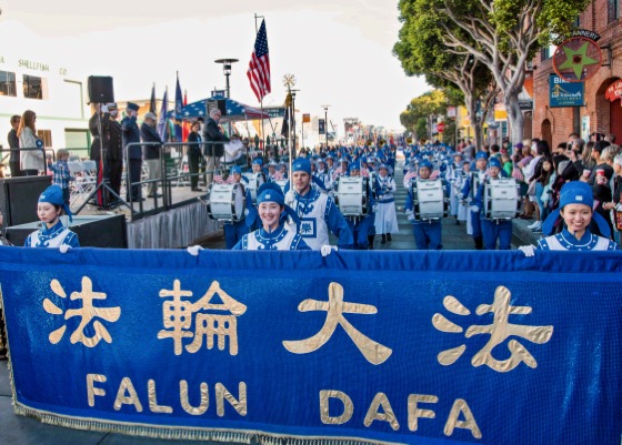 Image for article Парад в честь Дня ветеранов в Сан-Франциско: организатор парада дал высокую оценку оркестру Тянь Го