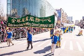 Image for article Во время парада, посвященного китайскому Новому году, жители Нью-Йорка узнают о волне выхода китайцев из рядов компартии