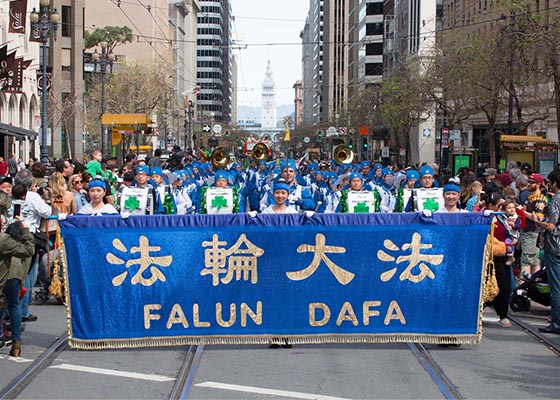 Image for article Сан-Франциско. Оркестр Фалуньгун принял участие в параде в честь Дня святого Патрика