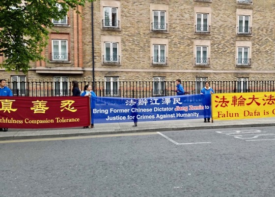 Image for article Практикующие Фалуньгун протестуют против визита в Ирландию секретаря комитета компартии одной из провинций Китая