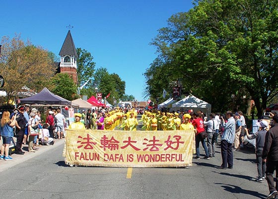 Image for article Торонто. Практикующие Фалуньгун принимают участие в праздничном параде в Юнионвилле