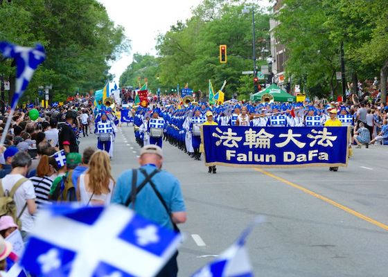 Image for article Колонна Фалуньгун привлекла особое внимание зрителей на параде в честь Национального праздника Квебека