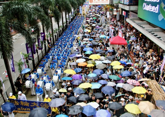 Image for article Практикующие Фалуньгун приняли участие в грандиозном параде в Гонконге