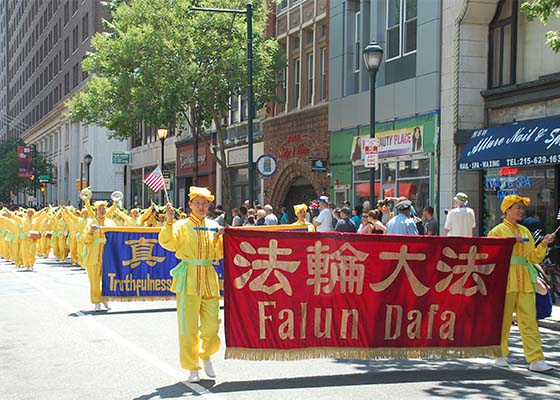 Image for article Филадельфия. Группа барабанщиков Фалуньгун выступила на параде, посвящённом Дню независимости