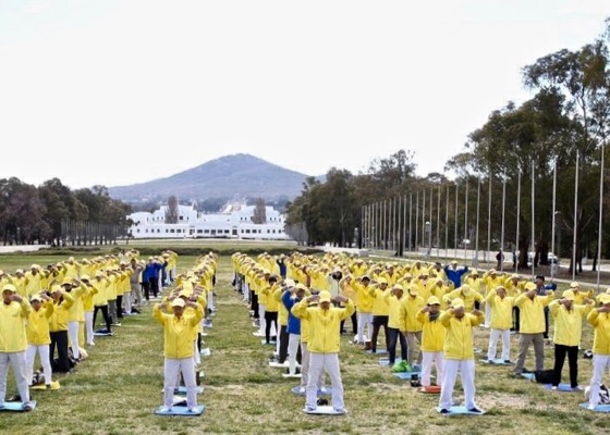 Image for article Австралийские законодатели поддерживают митинг на Парламентском холме в Канберре