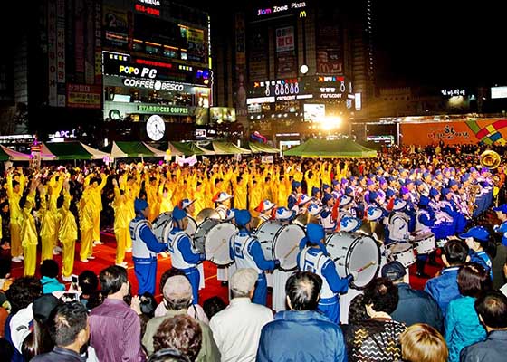 Image for article Южная Корея. Фалуньгун занял первое место на параде в городе Пучхон