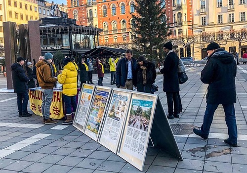 Image for article Стокгольм, Швеция. Бросить вызов холоду, чтобы помочь остановить преследование Фалуньгун