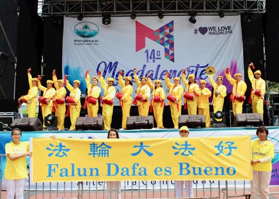 Image for article Представление Фалуньгун на фестивале искусств в Перу