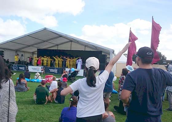 Image for article Окленд, Новая Зеландия. Фалунь Дафа приветствуют на Международном культурном фестивале