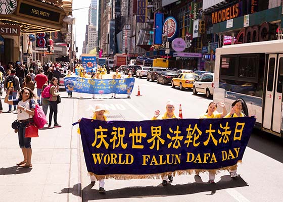 Image for article Празднование Всемирного Дня Фалунь Дафа в Нью-Йорке, Чикаго и Сан-Франциско