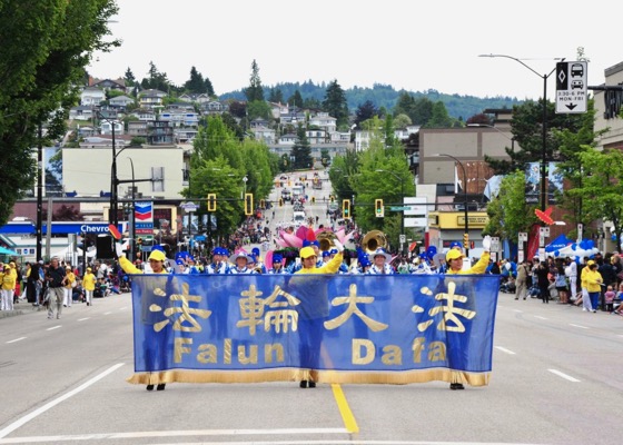 Image for article Ванкувер, Канада. «В этот День “Шляпы долой” я снимаю свою шляпу перед Фалуньгун!»