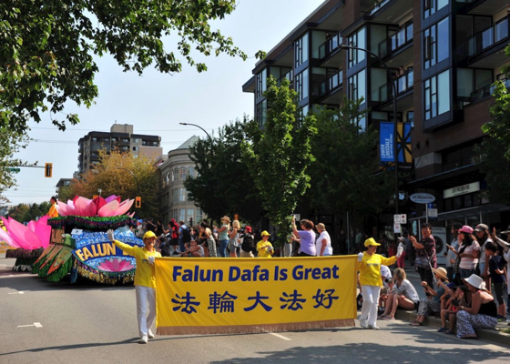 Image for article От Ванкувера до Атланты. Практикующие Фалунь Дафа принимают участие в летних праздниках, проходящих в разных уголках Северной Америки