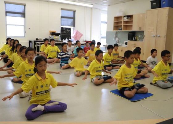 Image for article Совершенствоваться вместе в летнем школьном лагере «Минхуэй» в Торонто