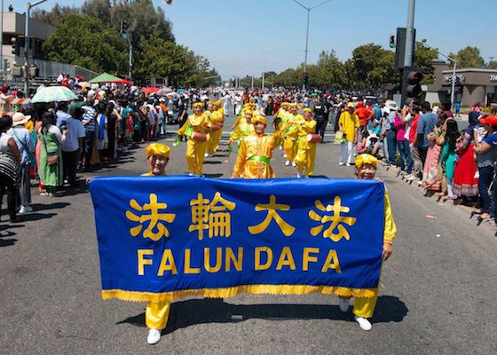 Image for article Организатор парада в честь Дня Индии: «Практикующие Фалунь наполнены мирным духом и сильной энергией»