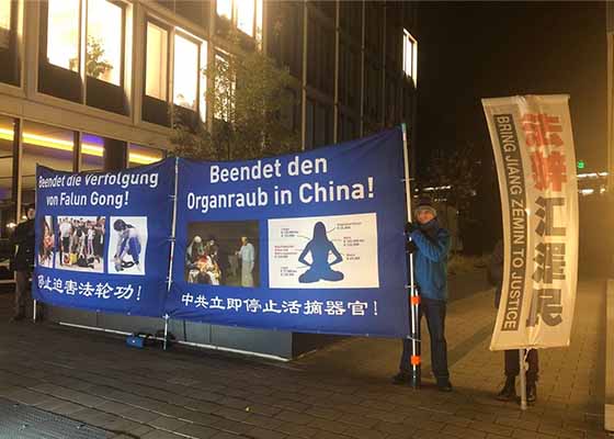 Image for article Германия. Практикующие привлекают внимание к преследованию Фалуньгун во время Гамбургского саммита 2018