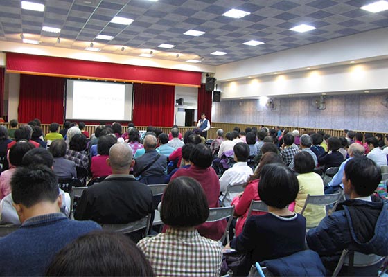 Image for article Практикующие из Северного Тайваня встретились, чтобы поговорить о том, какие способы лучше применять для разъяснения фактов о Фалунь Дафа китайским туристам
