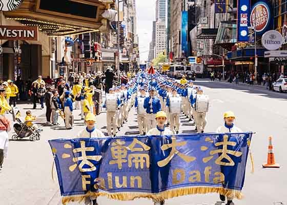 Image for article Нью-Йорк. Парад десяти тысяч практикующих Фалунь Дафа поразил Манхэттен