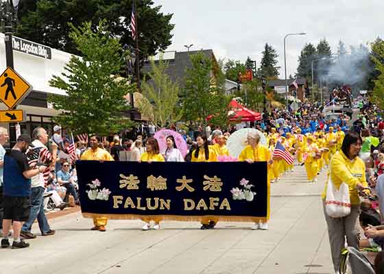 Image for article Последователи Фалуньгун в США празднуют свободу, участвуя в парадах в честь Дня независимости