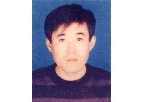 Image for article Мужчина из провинции Шаньдун умер в заключении в возрасте 45 лет; члены семьи подозревают, что его подвергли психическому насилию, а также принудительно изьяли у него органы