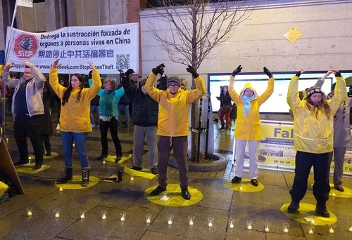 Image for article Практикующие Фалуньгун в Мадриде собирают подписи под петицией против преследования в Китае
