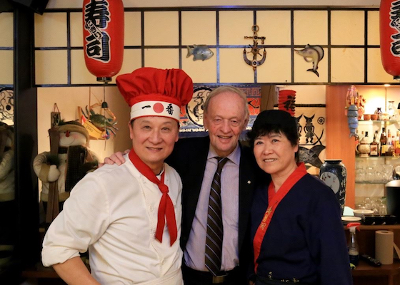 Image for article Поразительные истории, происшедшие с практикующим Фалунь Дафа, владельцем  японского ресторана