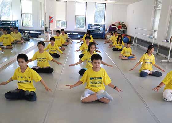 Image for article Торонто. Дети и преподаватели учатся друг у друга во время летнего лагеря Минхуэй