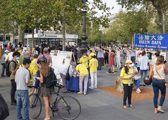Image for article Франция. Жители Парижа и туристы осуждают преследование Фалуньгун