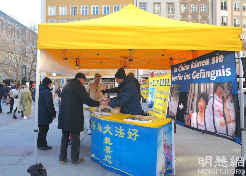 Image for article Мюнхен, Германия. Врачи подписывают петицию с призывом прекратить преследование Фалунь Дафа