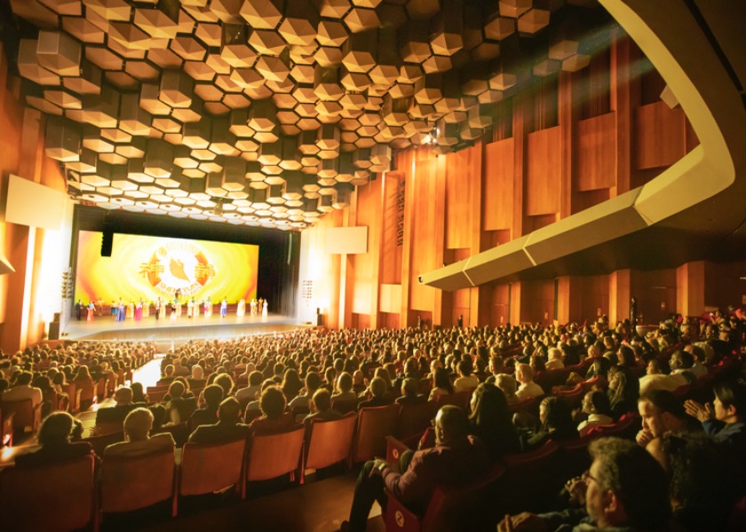 Image for article Shen Yun продолжает гастроли по Германии, США и Японии. «Они – мои герои», - сказал один из зрителей.