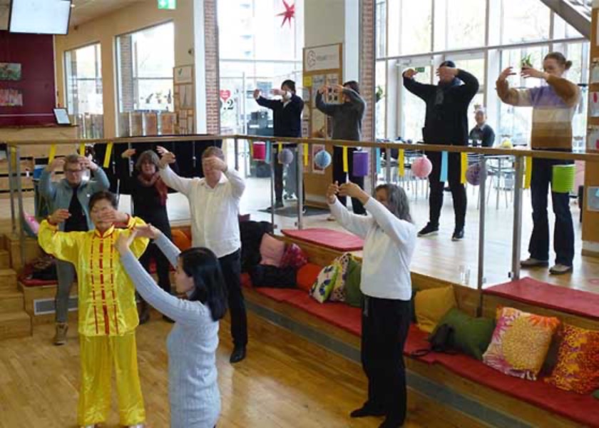 Image for article Дания. Практикующие Фалунь Дафа провели мероприятия во время праздника фонарей