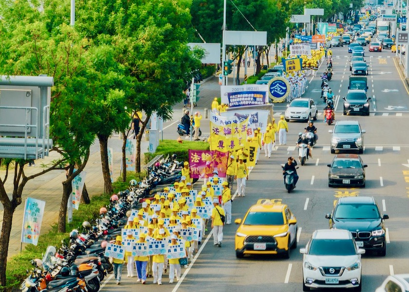 Image for article Гаосюн, Тайвань. Грандиозный парад в ознаменование памяти о мирном обращении «25 апреля»