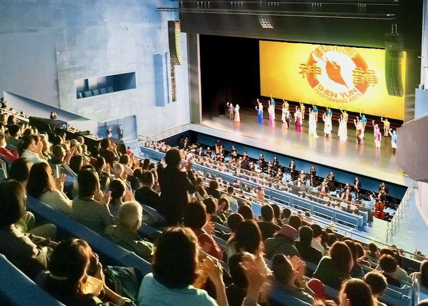 Image for article Компания Shen Yun World завершила гастроли по городам Тайваня аншлаговыми концертами в Тайбэе. «Мы должны аплодировать им стоя», – говорят зрители