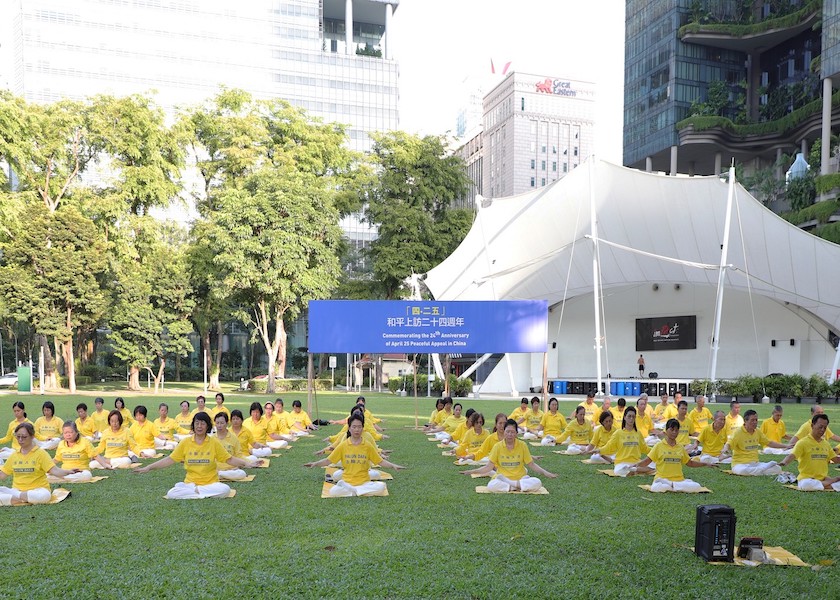 Image for article Сингапур. Практикующие Фалунь Дафа отметили 24-ю годовщину мирного обращения «25 апреля» информационным мероприятием