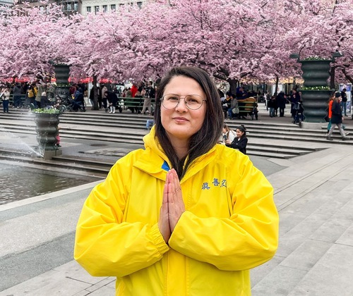 Image for article Швеция. Практикующие Фалунь Дафа провели мероприятие в Стокгольме, чтобы выразить благодарность уважаемому Учителю и отпраздновать Всемирный День Фалунь Дафа