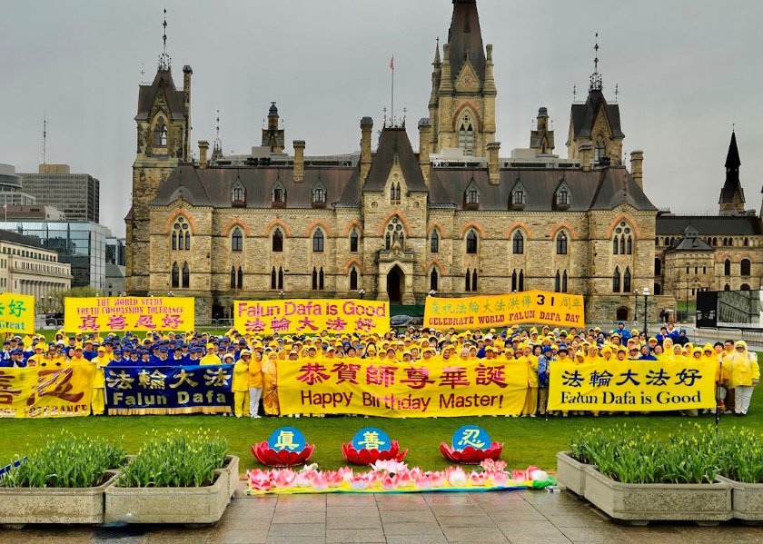 Image for article Оттава, Канада. Члены парламента вместе с практикующими празднуют 31-ю годовщину представления Фалунь Дафа общественности