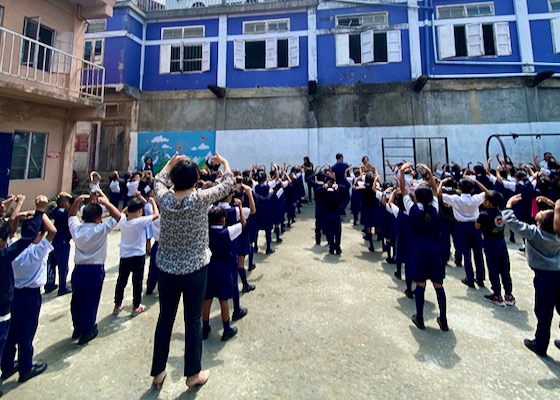 Image for article Ученики и преподаватели школы на северо-востоке Индии хорошо принимают Фалунь Дафа