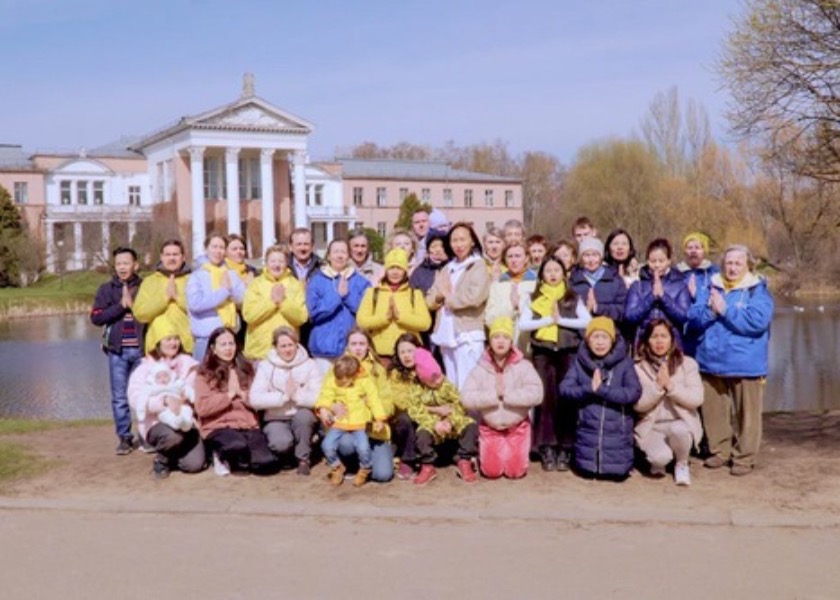 Image for article Последователи Фалунь Дафа во многих городах России отметили Всемирный День Фалунь Дафа