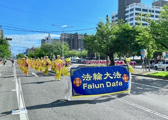 Image for article Префектура Миэ, Япония. Практикующие Фалунь Дафа приняли участие в фестивале Дай-Йоккаити