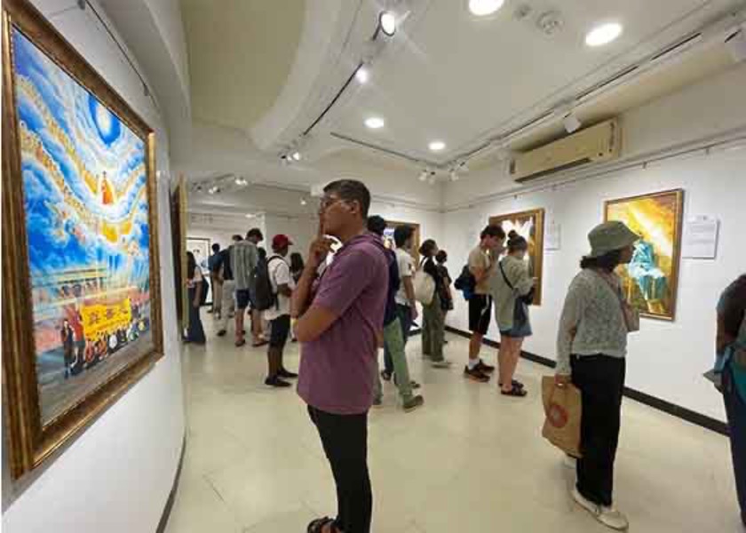 Image for article Мумбаи, Индия. Международная художественная выставка «Искусство Чжэнь Шань Жэнь» несёт надежду и отражает мужество