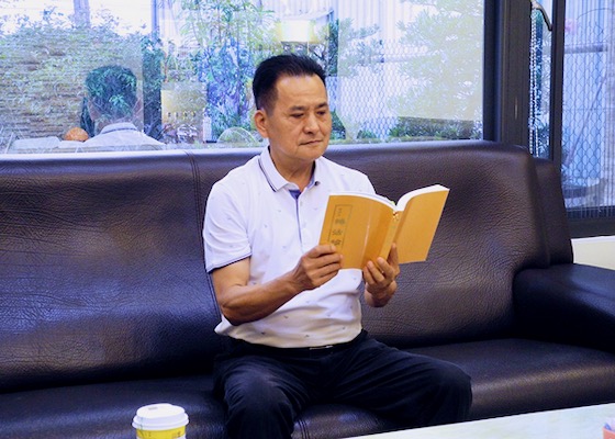Image for article Бизнесмен из Тайваня начал совершенствоваться по Фалуньгун