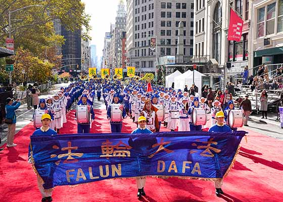Image for article Нью-Йорк. Принципы Фалунь Дафа получили высокую оценку на параде в честь Дня ветеранов