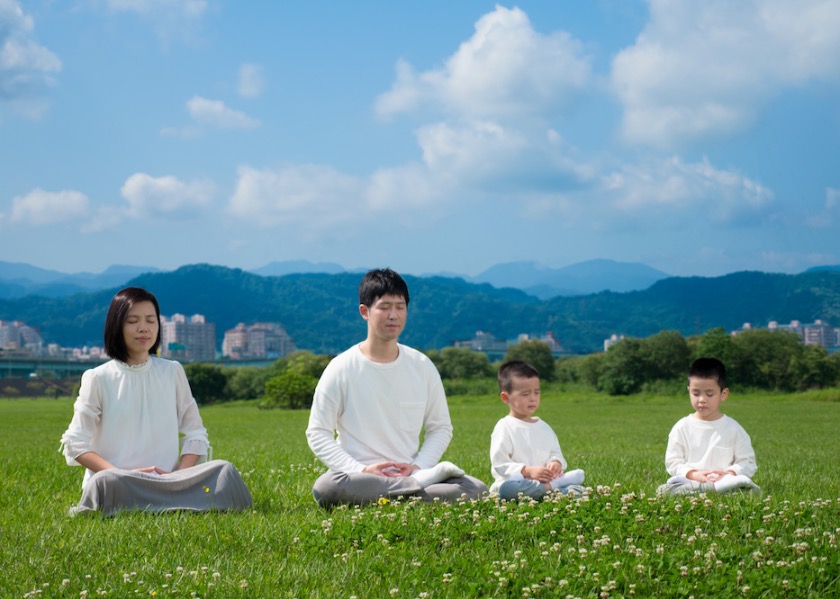 Image for article Принципы Фалунь Дафа помогают молодой паре разрешать конфликты и направлять своих детей