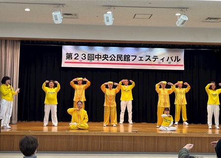 Image for article Хиросима, Япония. Посетители местного мероприятия тепло встретили Фалунь Дафа