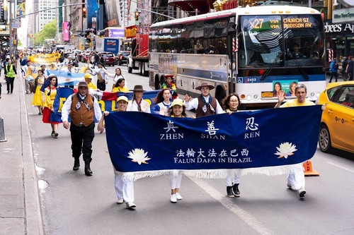 Грандиозный парад Фалуньгун в Нью-Йорке поразил масштабом и красотой