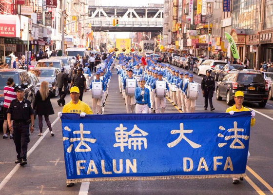 Image for article Нью-Йорк. Парад Фалунь Дафа тепло приветствуют в китайском квартале Манхэттена