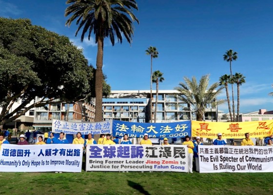 Image for article США, Калифорния. Информирование общественности в районе Ошен Парк города Санта-Моника о преследовании Фалуньгун 