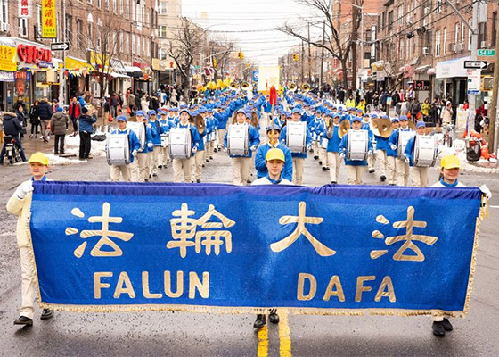Image for article Нью-Йорк. Сотни людей выходят из компартии Китая во время парада Фалуньгун в Бруклине